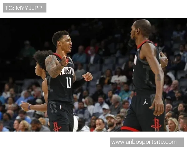 文班在移动中接球威胁显著马刺应加强战术调整以提升进攻效率 文班在移动中接球威胁显著马刺应加强战术调整以提升进攻效率