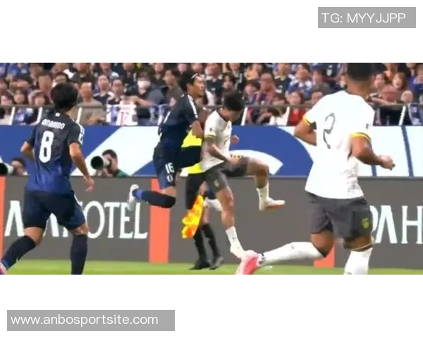 神奇扑救!王大雷在第18分钟成功挡住叶楚贵的近距离头球射门 神奇扑救!王大雷在第18分钟成功挡住叶楚贵的近距离头球射门