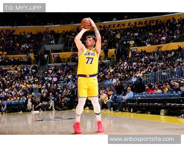 卢卡场均40分11篮板9助攻三分命中率仅30仍展现超强输出能力 卢卡场均40分11篮板9助攻三分命中率仅30仍展现超强输出能力