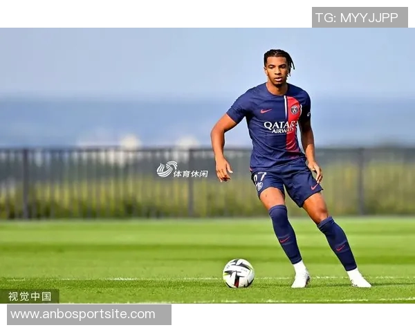 埃基蒂克身披法国队9号球衣有望首发出战引发热议