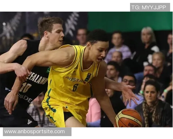 布朗强调需持续为A西蒙斯创造进攻空间其适应替补角色表现出色