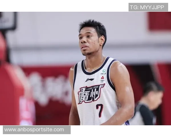 杜润旺分享周鹏与二飞的教导心得球场内外的成长与人生哲学