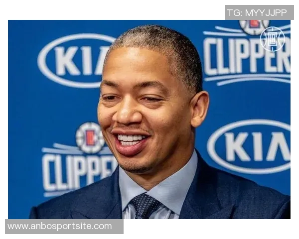 小法谈教练不公阿隆索称赞帕斯表现引发热议