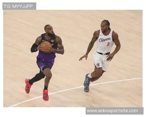 詹姆斯与莱昂纳德身体状态依旧出色超越年轻东契奇 詹姆斯与莱昂纳德身体状态依旧出色超越年轻东契奇